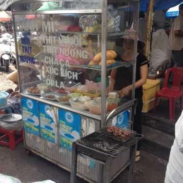 Không gian- Quán Ăn Bún Thịt Nướng & Bánh Mì Ốp La