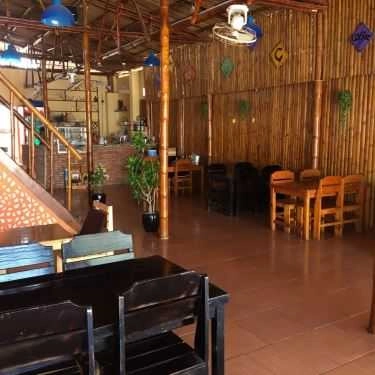 Không gian- Dốc Coffee & Foods
