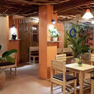 Không gian- Dốc Coffee & Foods