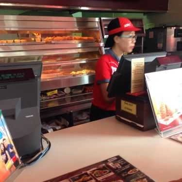 Không gian- Nhà Hàng KFC - Thủ Khoa Huân
