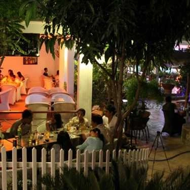 Không gian- Linh Lan Cafe - Tôn Đức Thắng