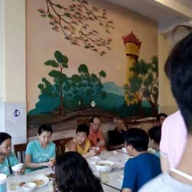 Không gian- Quán Ăn Nam Thạnh Lầu - Tiệm Cơm & Hải Sản