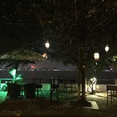 Không gian- 21° N Club Cafe