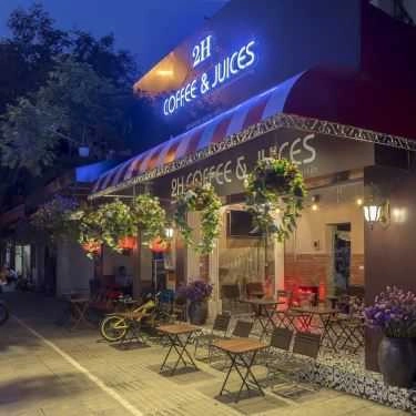 Không gian- 2H Coffee & Juices