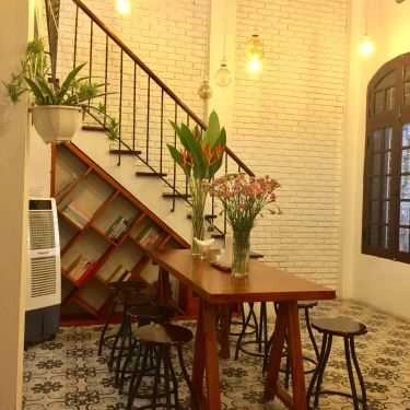 Không gian- 6Bis Cafe & Bistro