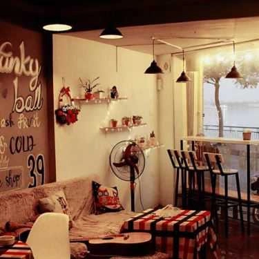 Không gian- Lọ Mọ - Coffee & More