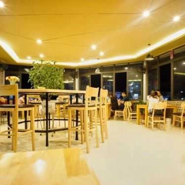 Không gian- Lọ Mọ - Coffee & More