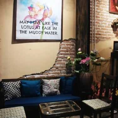 Không gian- Tháng 10 Coffee & Lounge