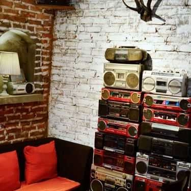 Không gian- Tháng 10 Coffee & Lounge
