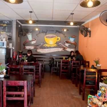 Không gian- Trăng Rằm Coffee