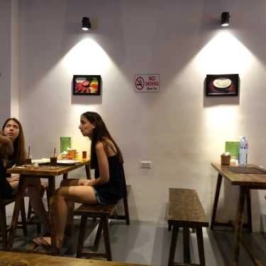 Không gian- Ăn vặt Bánh Mì Bami Hiip - Ngõ Huyện