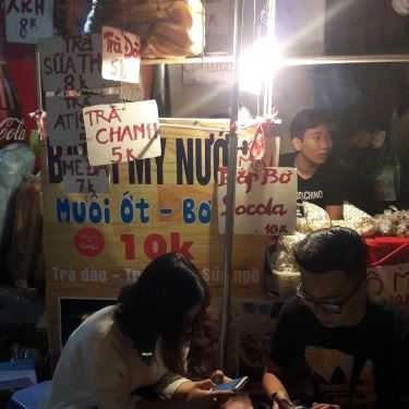 Không gian- Ăn vặt Bánh Mì Nướng Muối Ớt - Chợ Bách Khoa