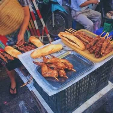 Món ăn- Ăn vặt Bánh Mì Thịt Xiên - Chợ Hàng Da