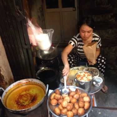 Không gian- Ăn vặt Bánh Rán Mặn - Ngõ Chợ Đồng Xuân