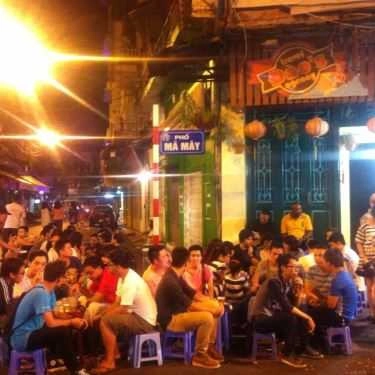 Không gian- Ăn vặt Bia Phố Cổ - Mã Mây