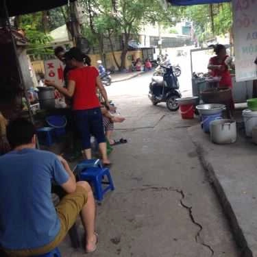Không gian- Ăn vặt Bún Cá Ngọc Vũ - Đội Cấn