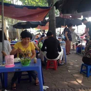Không gian- Ăn vặt Bún Chả - Trường THPT Lê Quý Đôn