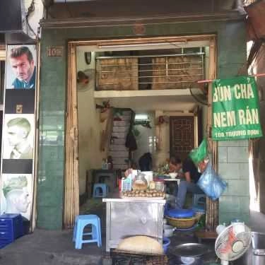Không gian- Ăn vặt Chị Phương - Bún Chả & Nem Rán