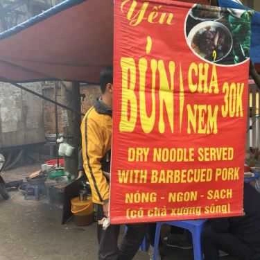 Không gian- Ăn vặt Yến - Bún Chả & Bún Nem