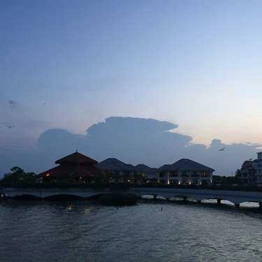 Không gian- Cafe Du Lac - InterContinental Hanoi Westlake