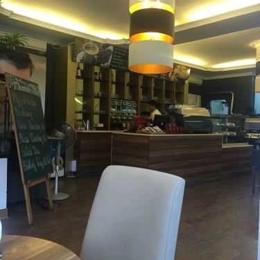 Không gian- Miriam's Cafe