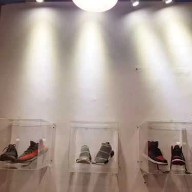 Tổng hợp- Chiin Sneakers Coffee