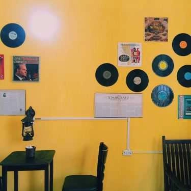 Không gian- Chín Bỏ Làm Mười Cafe