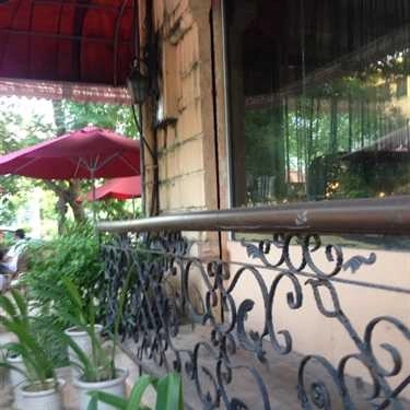 Không gian- De Paris Cafe
