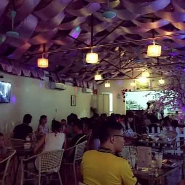 Không gian- Đom Đóm Cafe