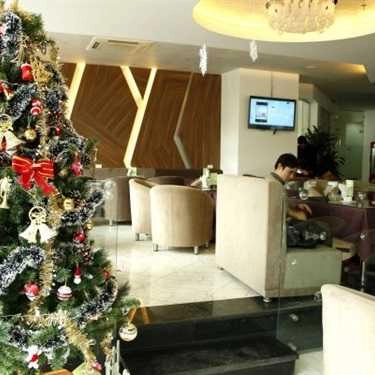 Không gian- F+ Cafe & Lounge