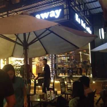 Không gian- Hanoi Coffee & Bakery