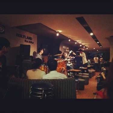Tổng hợp- Holyland Ballad Cafe - Nơi Rocker Tỏa Sáng