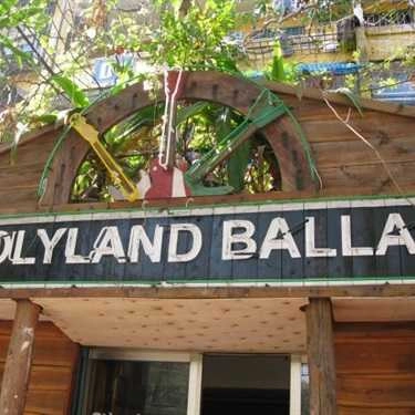 Tổng hợp- Holyland Ballad Cafe - Nơi Rocker Tỏa Sáng