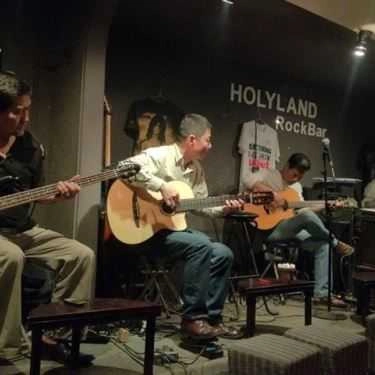 Không gian- Holyland Ballad Cafe - Nơi Rocker Tỏa Sáng