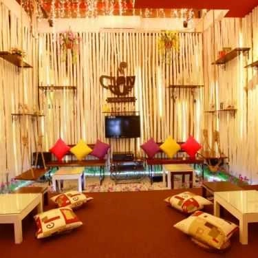 Không gian- JeUne Cafe