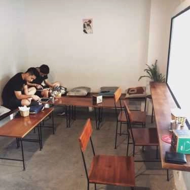Không gian- JQK Cafe
