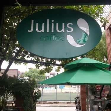 Không gian- Julius Coffee