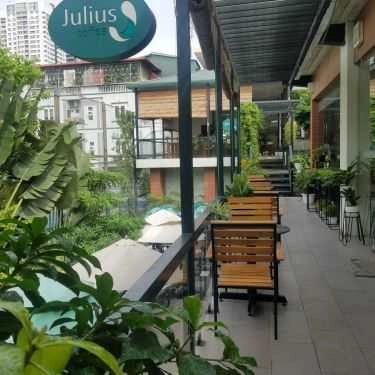 Không gian- Julius Coffee
