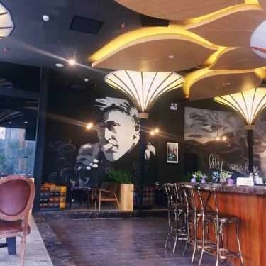 Không gian- Lily's Bar & Café