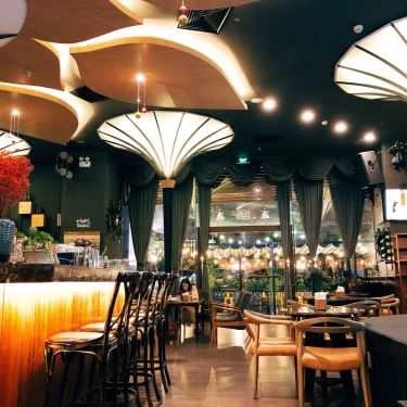 Không gian- Lily's Bar & Café