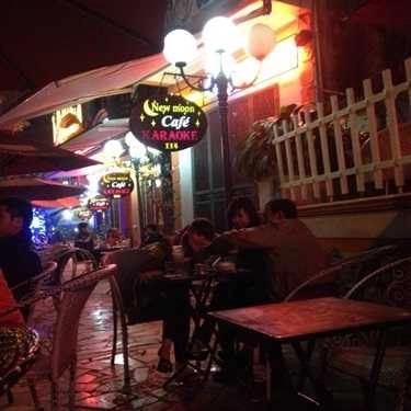 Không gian- New Moon Cafe & Karaoke
