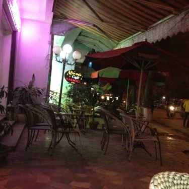 Không gian- New Moon Cafe & Karaoke