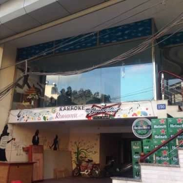 Không gian- Romantic - Cafe Vườn & Karaoke