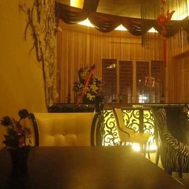 Không gian- Royal Cafe - Nhổn