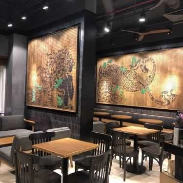 Không gian- Starbucks Coffee - Mỗ Lao
