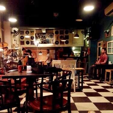 Không gian- The Doors Cafe - Hàng Chĩnh