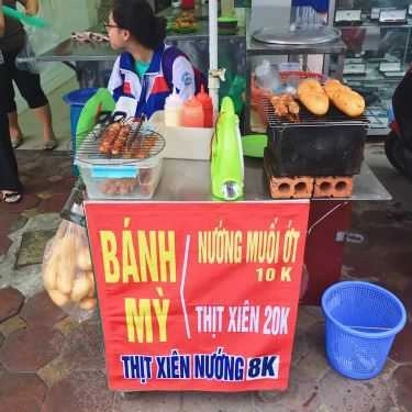Không gian- Ăn vặt Bánh Mì Nướng Muối Ớt & Thịt Xiên Nướng - Ngọc Khánh
