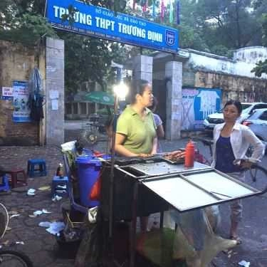 Không gian- Ăn Vặt Trường THPT Trương Định