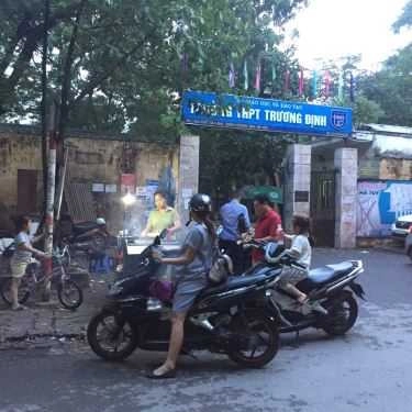 Không gian- Ăn Vặt Trường THPT Trương Định