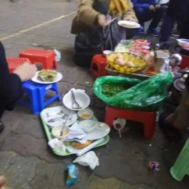 Không gian- Ăn vặt Tiết Hầm Lá Ngải - Chợ Hôm